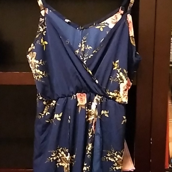 Womans one piece - Picture 2 of 3